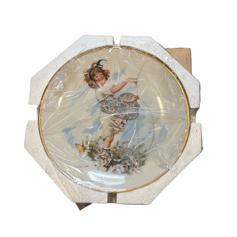 Sarah S. Stilwell Weber Royal Devon 1977 Plate #477 “Springtime Breezes”